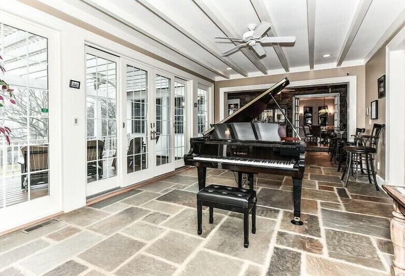 住宿加早餐  The Manor At Courtland Farm