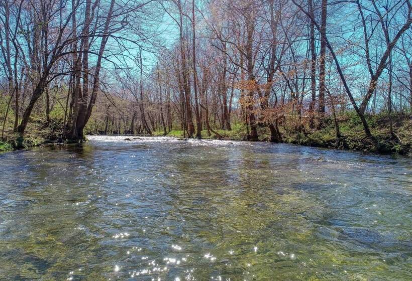 Creekside Memories   2 Bedrooms, 2 Baths, Sleeps 6 Cabin By Redawning