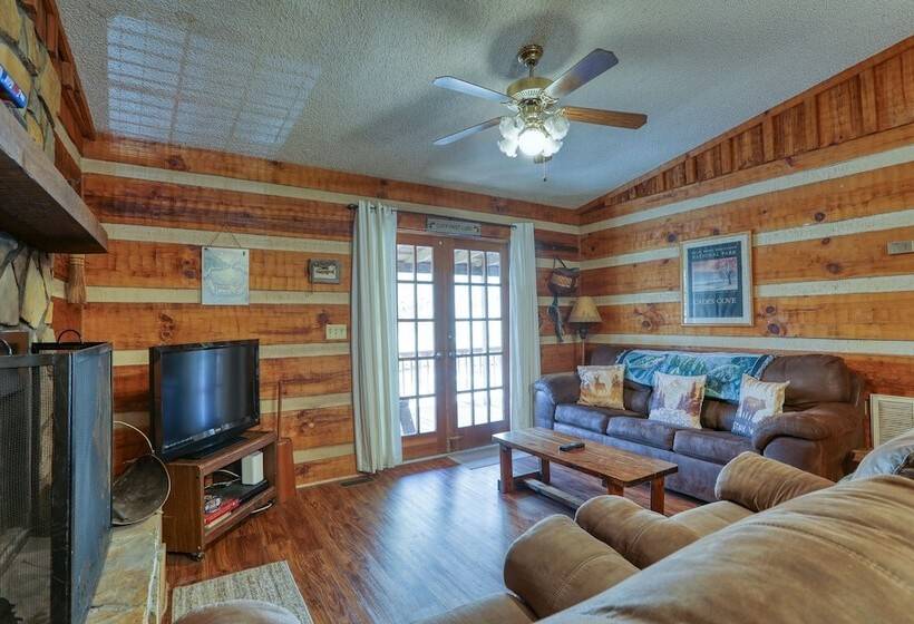 Creekside Memories   2 Bedrooms, 2 Baths, Sleeps 6 Cabin By Redawning
