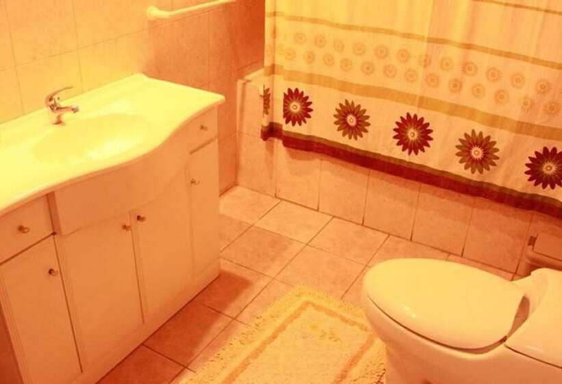 Hostal Taty S House