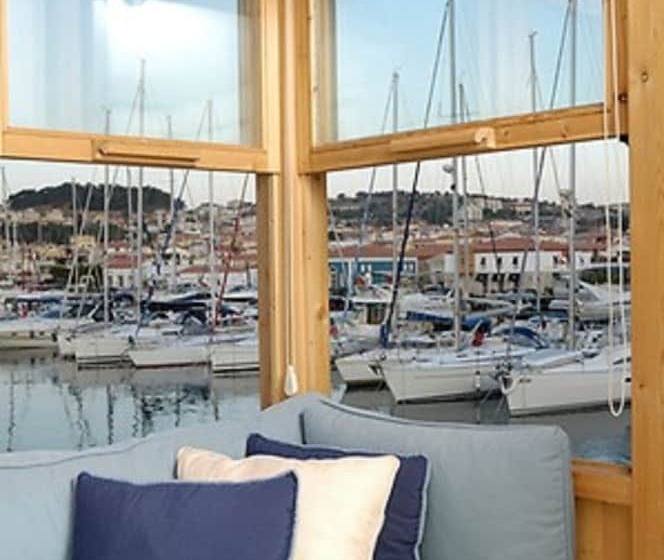 هتل Cesme Marina Konukevi