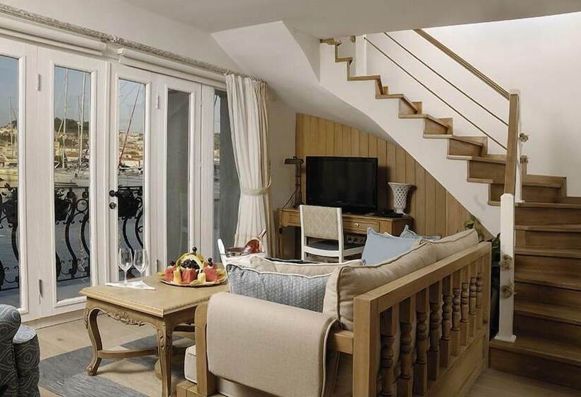 هتل Cesme Marina Konukevi