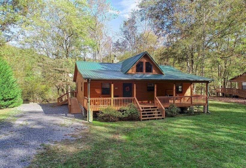 Rivendell Creekside    3 Bedrooms, 2 Baths, Sleeps 6 Cabin By Redawning