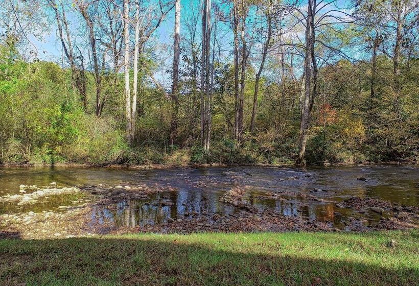 Rivendell Creekside    3 Bedrooms, 2 Baths, Sleeps 6 Cabin By Redawning
