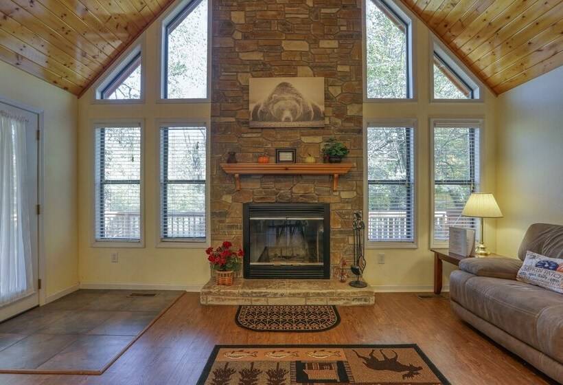 Rivendell Creekside    3 Bedrooms, 2 Baths, Sleeps 6 Cabin By Redawning