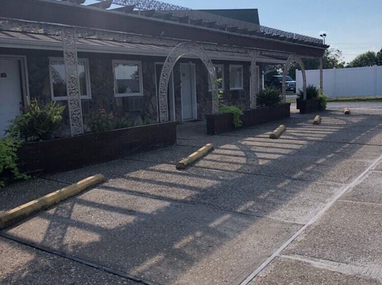 Triangle Inn Motel
