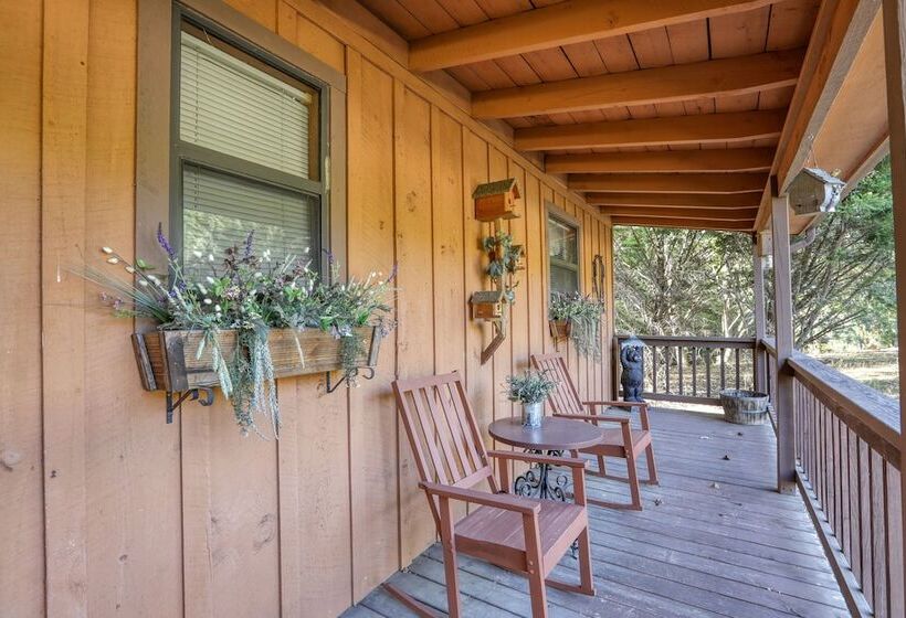 Whispering Creek   2 Bedrooms, 1 Baths, Sleeps 6 Cabin By Redawning