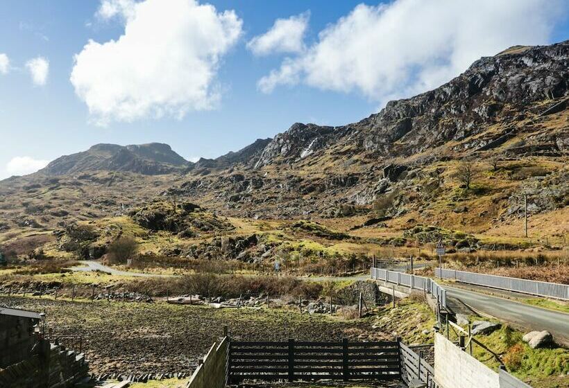 19 Cwmorthin Road