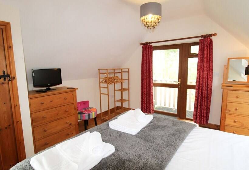 Ash Lodge