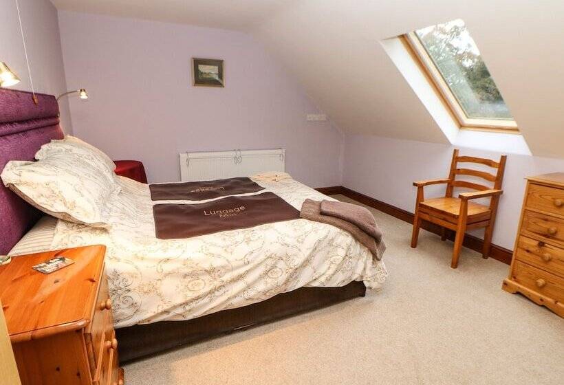 Holly Lodge