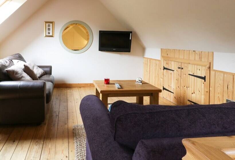 Horseshoe Cottage