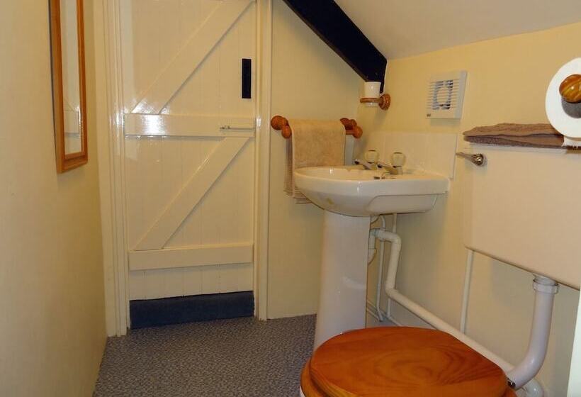 Lew Quarry Cottage