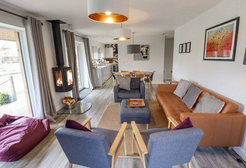 Lily Pad Lodge