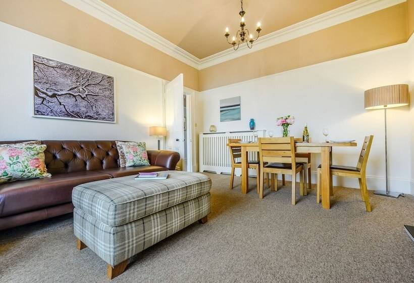 1 Flaxford House