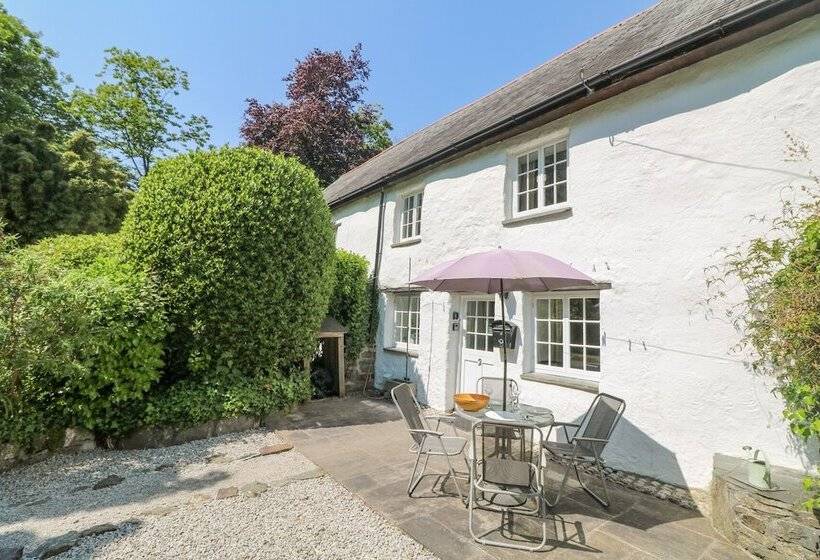 2 Rose Cottages