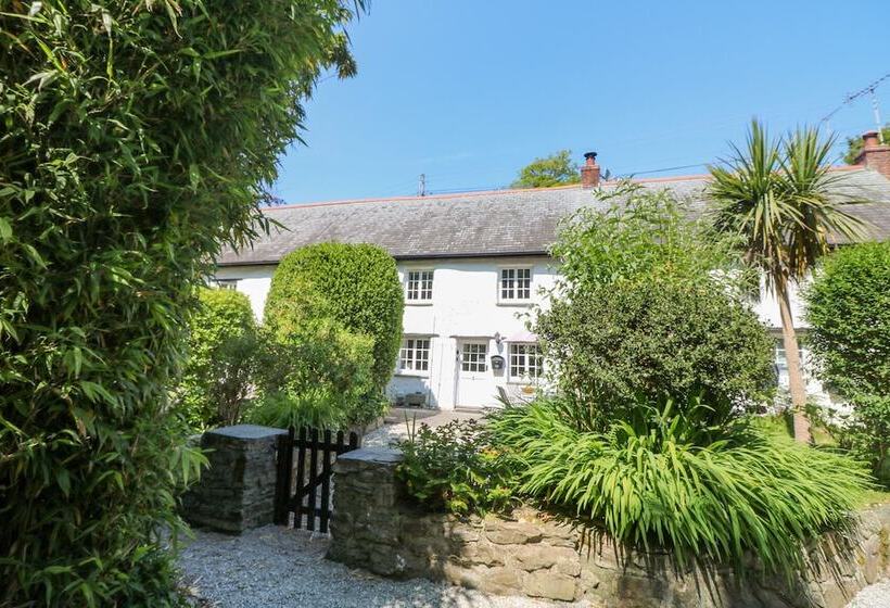 2 Rose Cottages