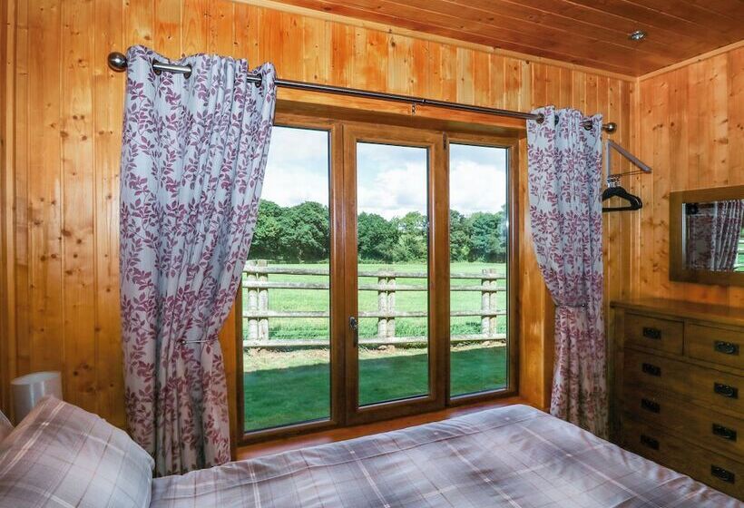 Barn Shelley Lodge