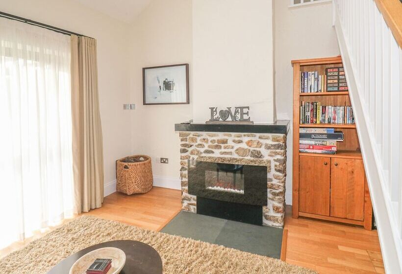 Cedar Lodge