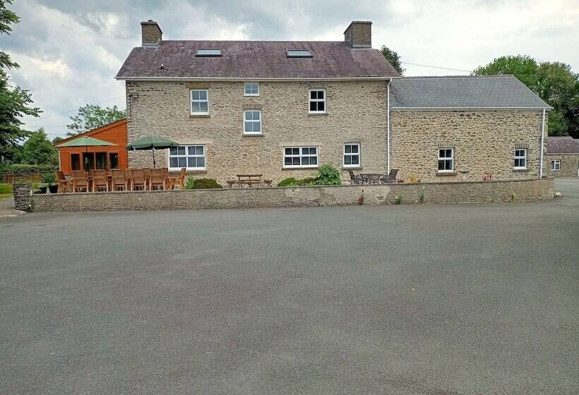 Dolau Farmhouse