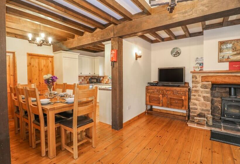 Hazel Lodge