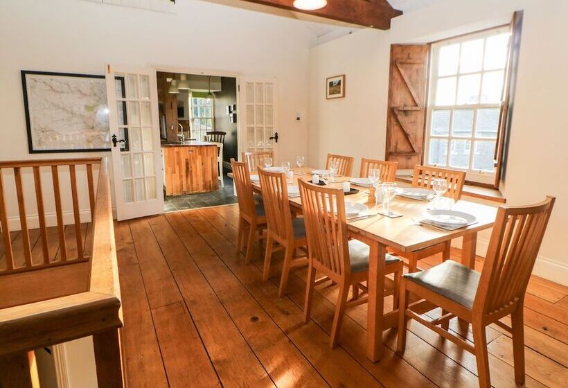 Monksmoor House