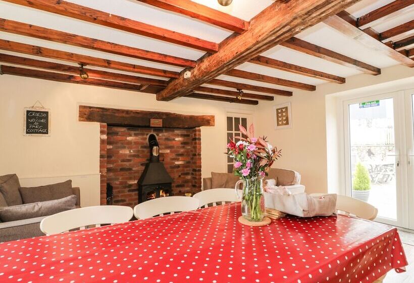 Parc Cottage