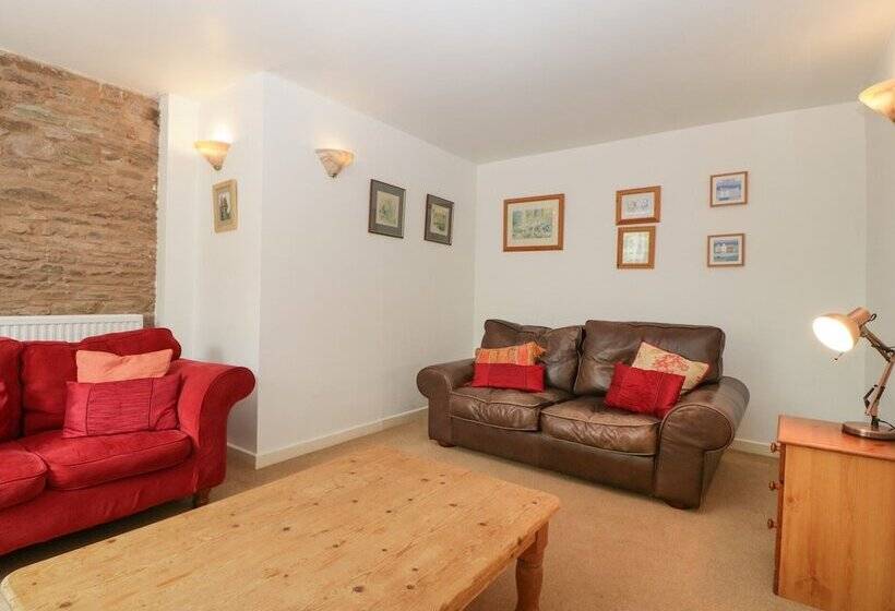 Wheelbarrow Cottage