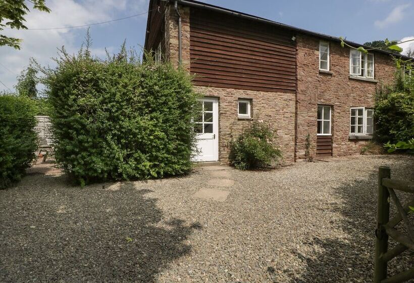 Wheelbarrow Cottage