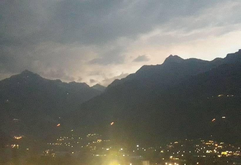 تختخواب و صبحانه Lux