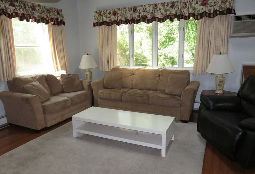 Cottages At The Even Tide Resort