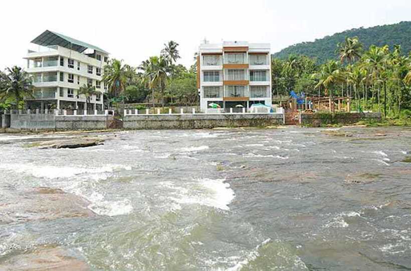 בית מלון כפרי Athirapilly River Resort