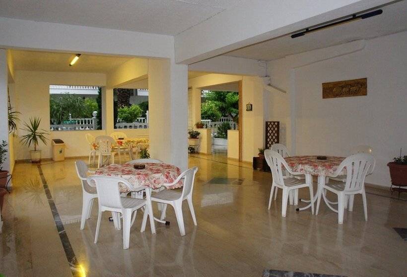 ホテル Niki Apartments