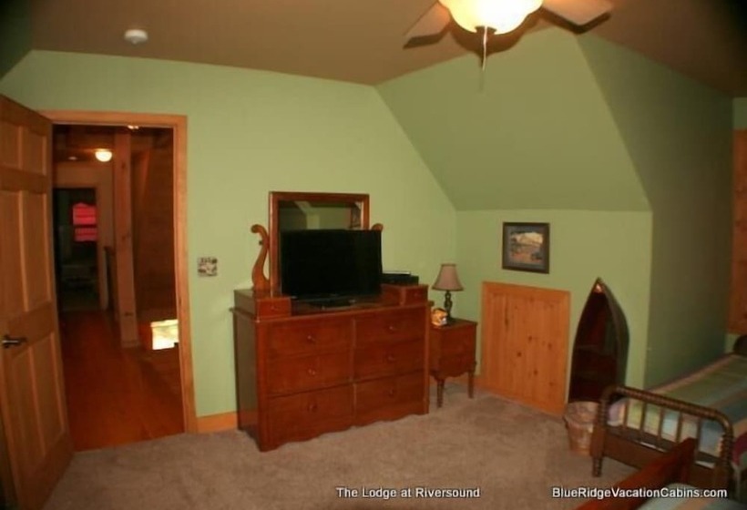 Lodge At Riversound Apartment