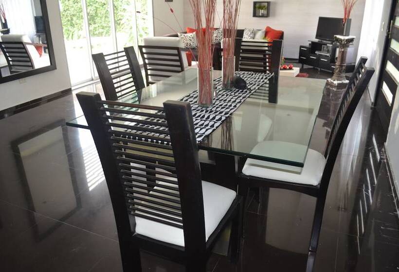 پانسیون Espectacular Chalet Con Piscina