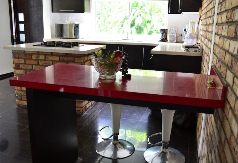 پانسیون Espectacular Chalet Con Piscina