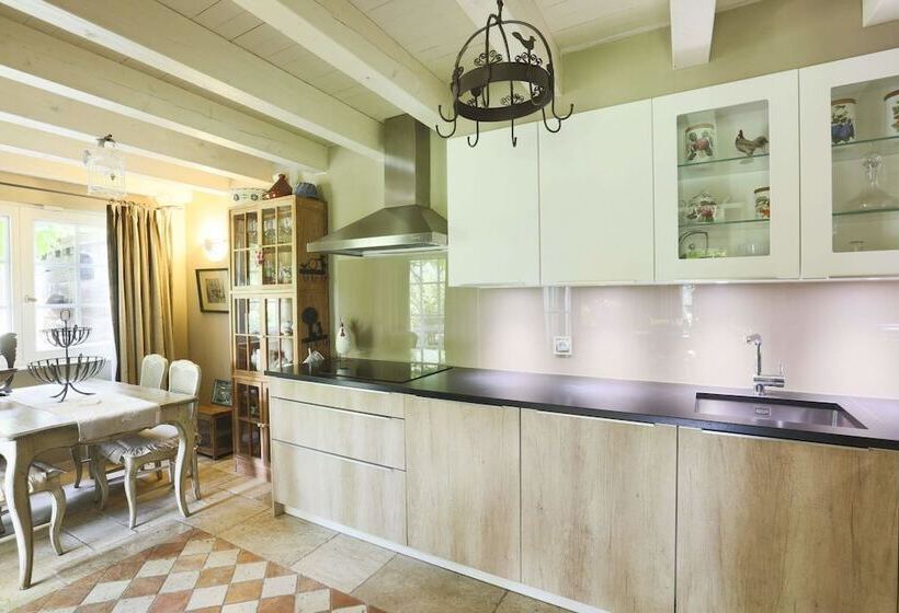 بنسيون Le B. Cottage
