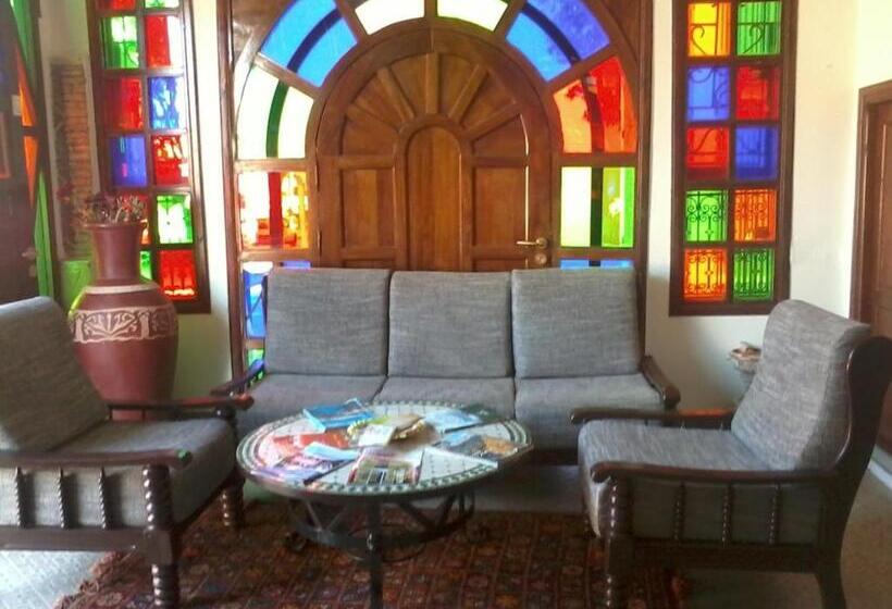 بنسيون Rochers Peints