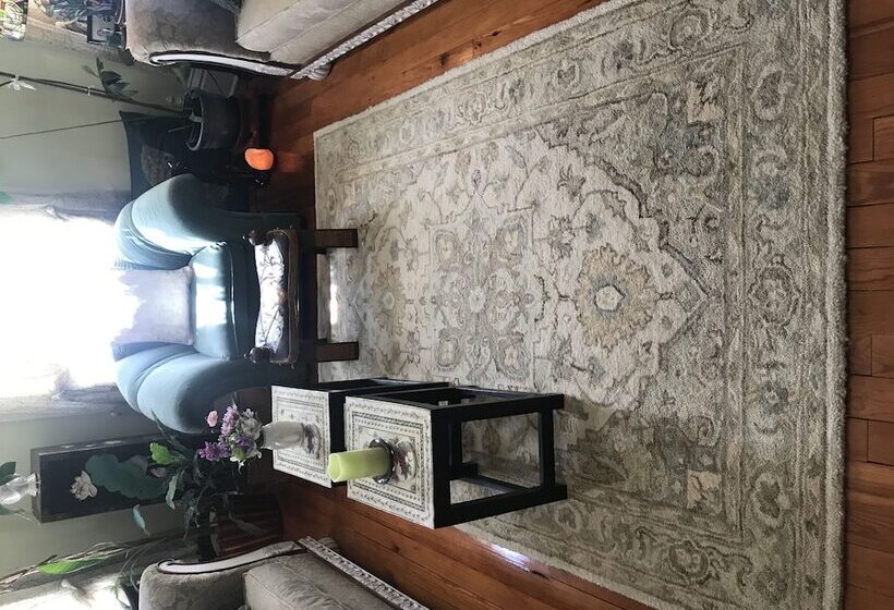 住宿加早餐  Historic Iron Horse Inn