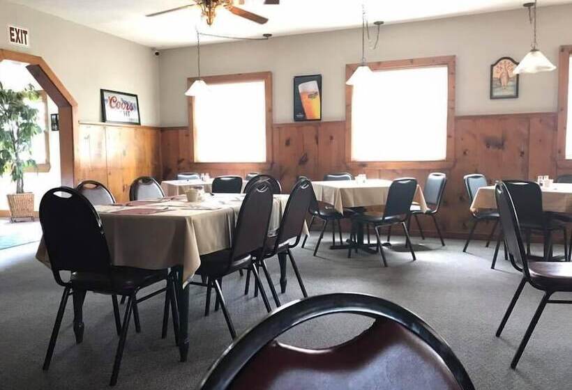 Хостел Salmon River Pub & Grill