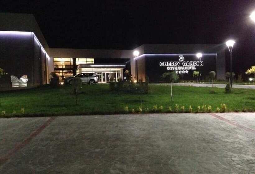 فندق Cherry Garden City & Spa