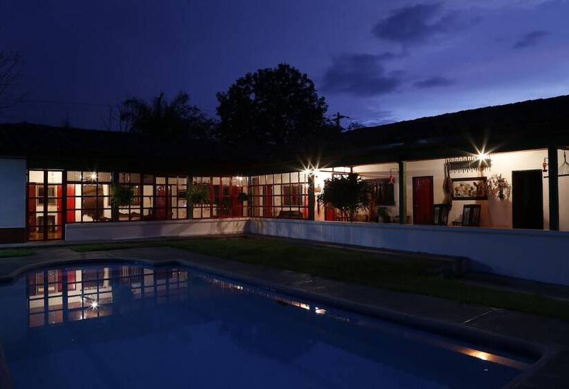 هتل Hacienda Tierra Verde