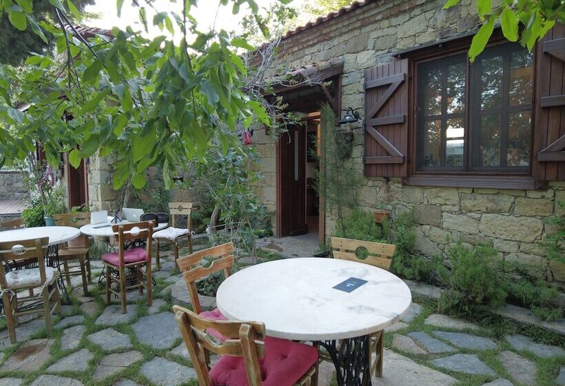 هتل Mavras Tas Odalar