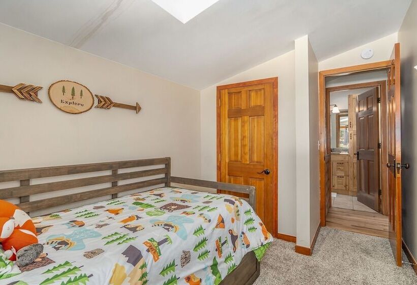 Lazy Elk Retreat   3 Br Cabin