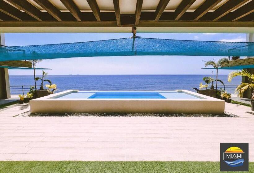 فندق Miami Heat Beach Resort