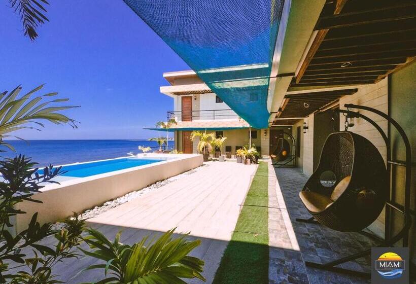 فندق Miami Heat Beach Resort