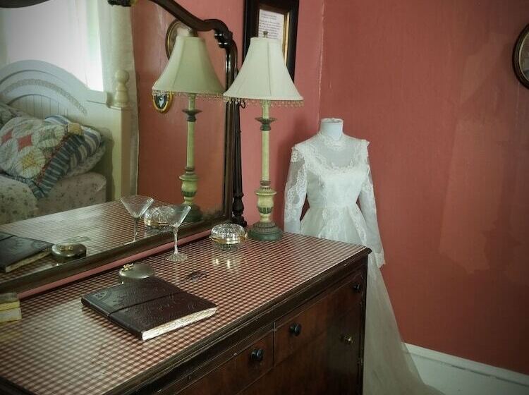 ペンション Hatfield Mccoy House Inn