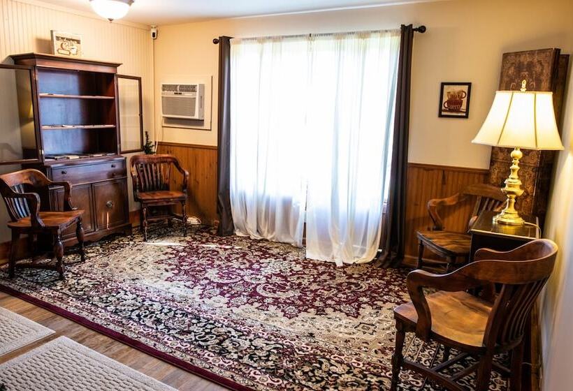 펜션 Hocking Hills Inn