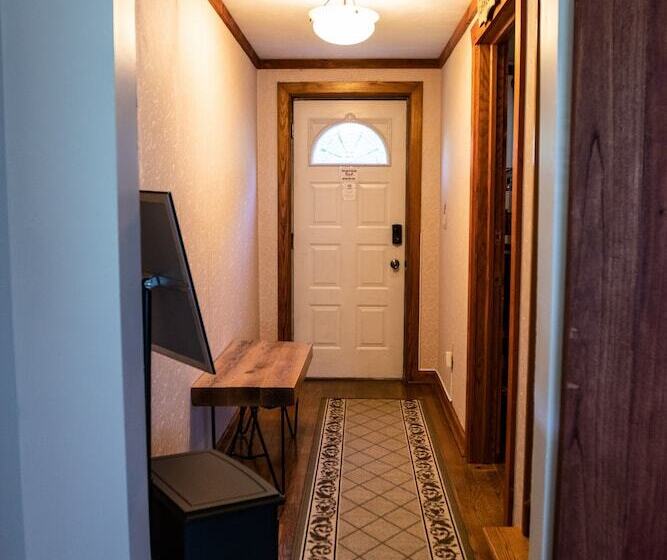 펜션 Hocking Hills Inn