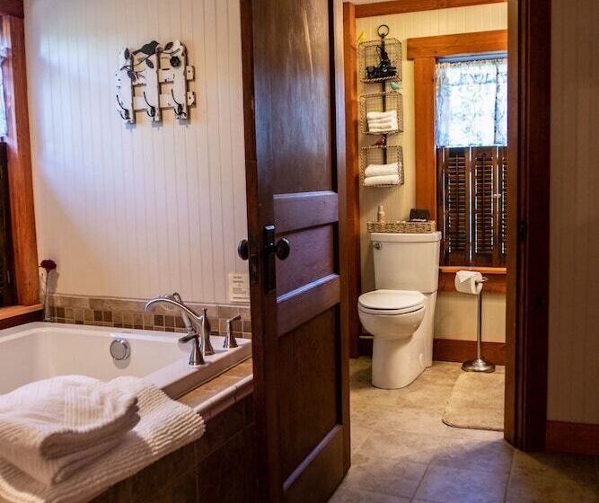 펜션 Hocking Hills Inn