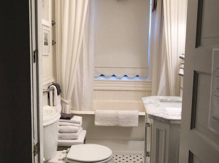 פנסיון John Thomas Bed And Bath